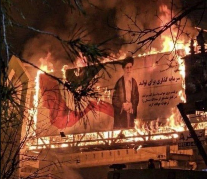 Trump asfixia económicamente a Irán y amenaza con arancel del 25% a socios de la República Islámica