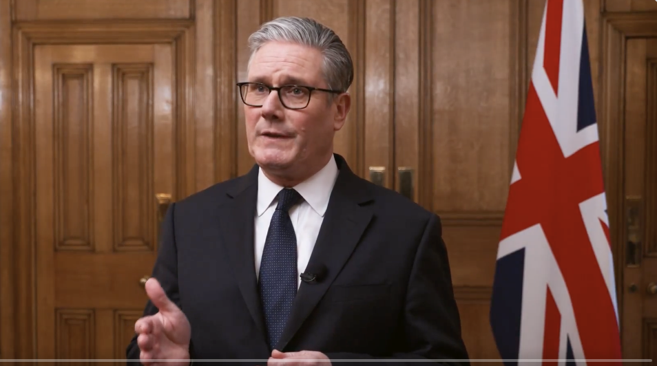 Reino Unido anuncia restricciones a redes sociales para menores de edad