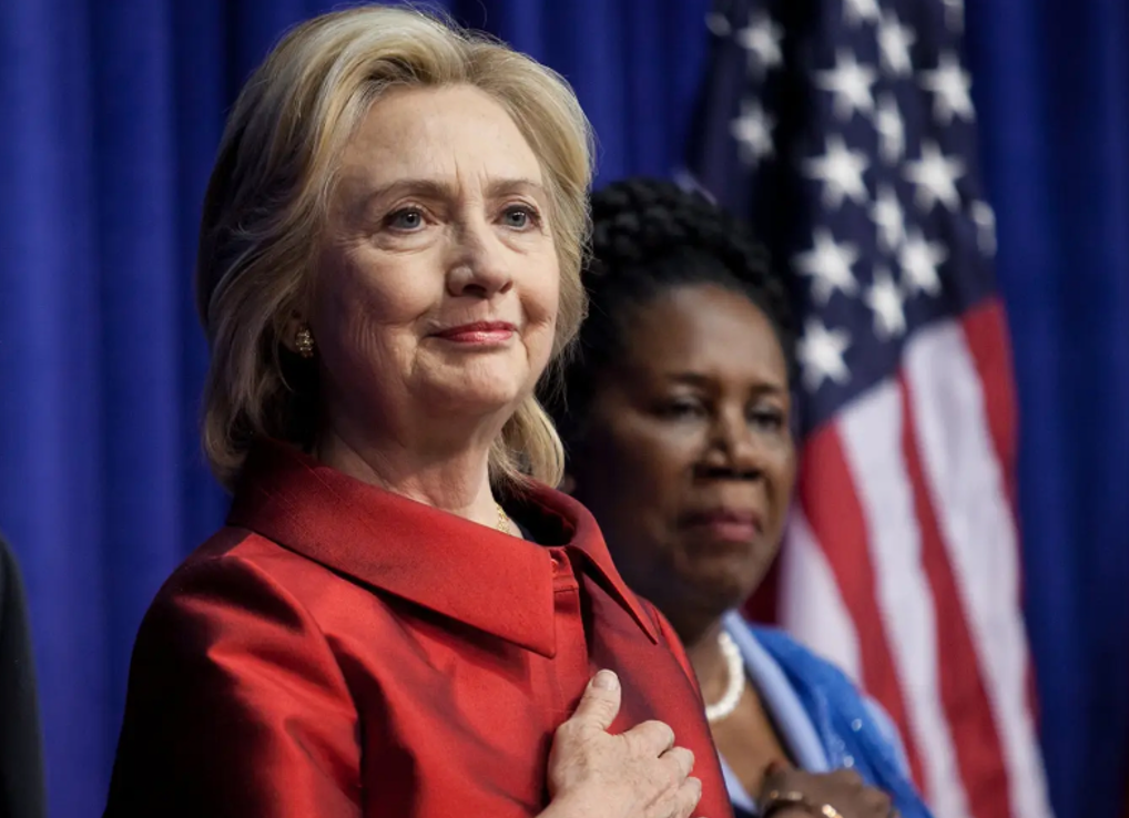 Hillary Clinton declara a Congreso de EU que "desconocía las actividades delictivas de Epstein"