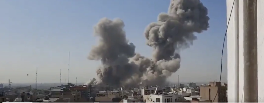 Israel y EU atacan Irán; deben rendirse, dice Trump, "o enfrentarán una muerte segura" 