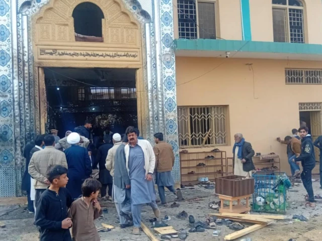 Atentado en mezquita en Pakistán deja 31 muertos y 169 heridos