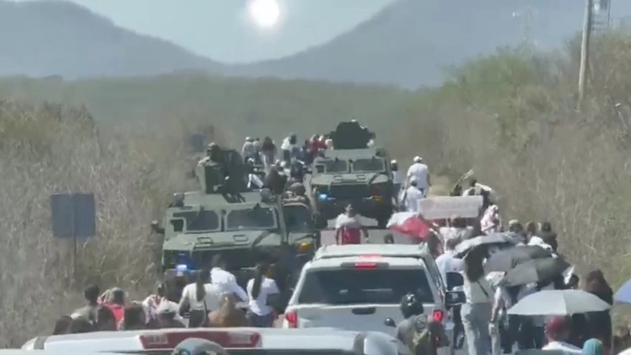 Sheinbaum dice que "Sinaloa no está sola", durante su gira por el estado en medio de fuerte operativo de seguridad