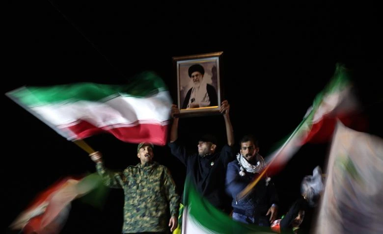 Trump ataca y descabeza a los ayatolas en Irán, ante una débil resistencia