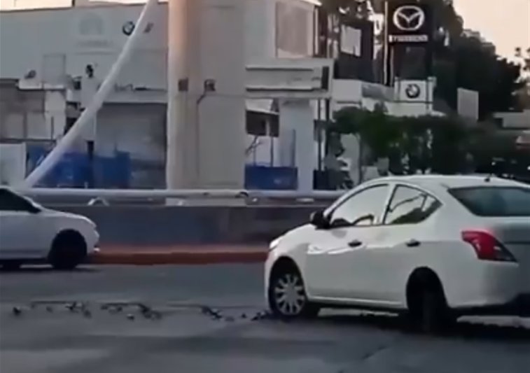 Sujetos lanzan ponchallantas y disparan contra vehículo en Guadalajara