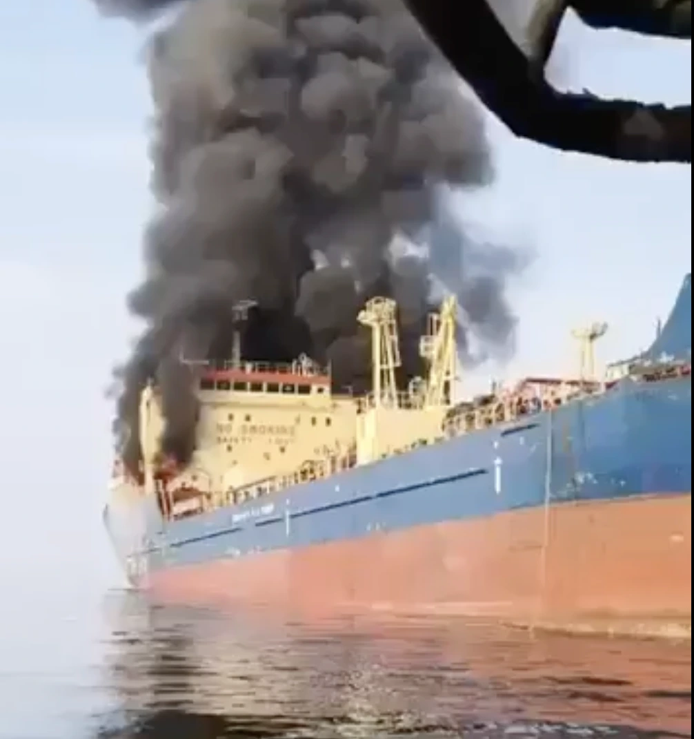 La guerra con Irán abre las puertas a una crisis global; el precio del petróleo se dispara y llega a los 80 dólares