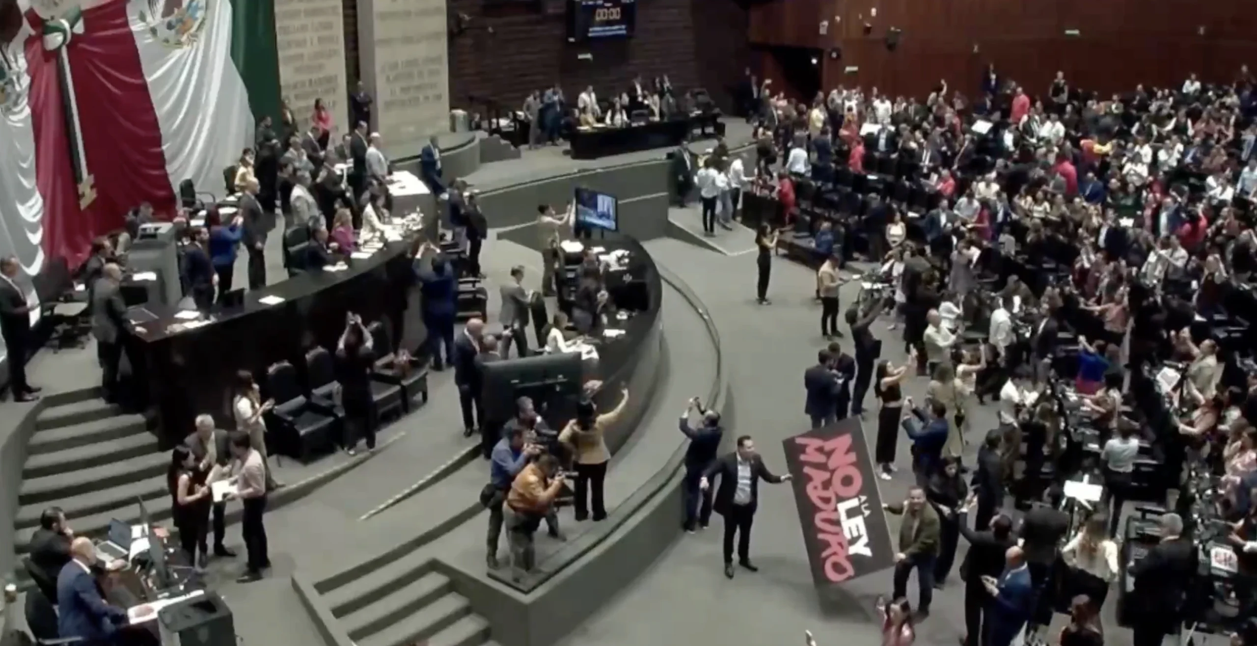 Morena, derrotada en su asalto final a la democracia; insistirá con un Plan B