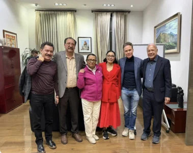 La secretaria de Gobernación, Rosa Icela Rodríguez, acompañada por dirigentes del Verde, PT y Morena.