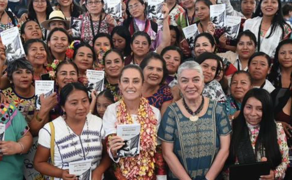Sheinbaum arranca campaña y promete: "Si el pueblo quiere que nos quedemos", 2030 será para las heroínas anónimas