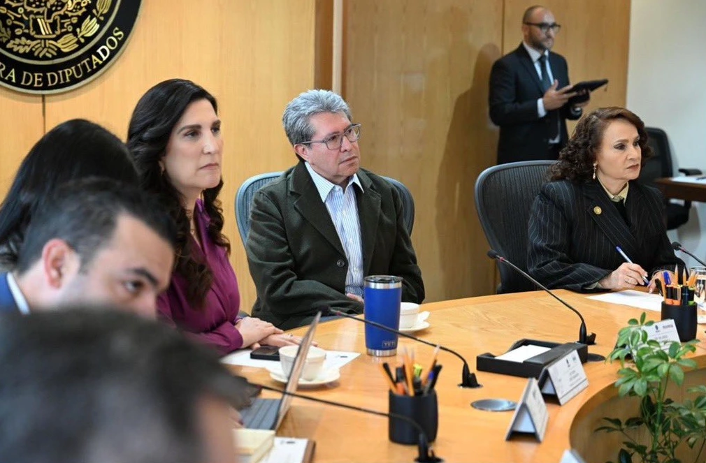 Monreal ya prevé periodo extraordinario para discutir el Plan B