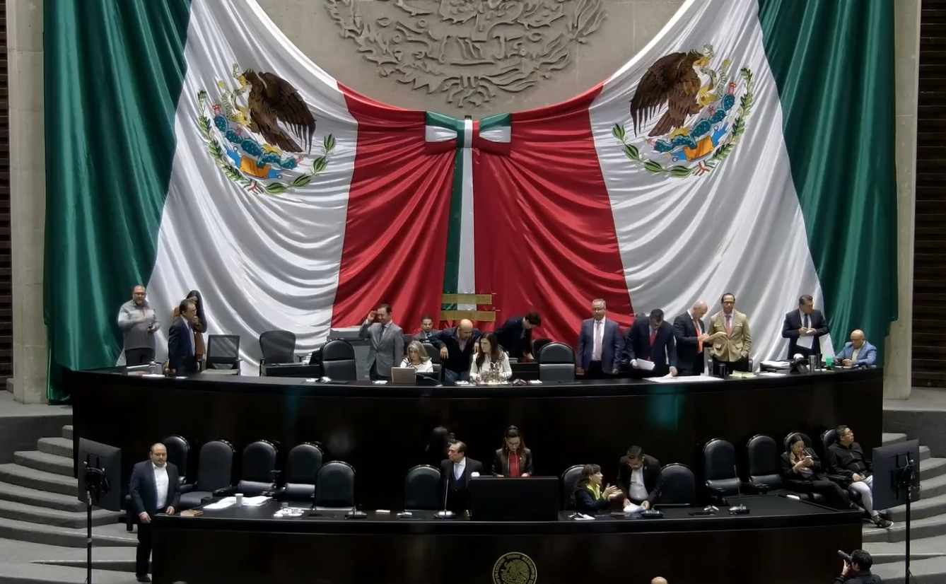 Aprueban en comisiones dictamen del plan B