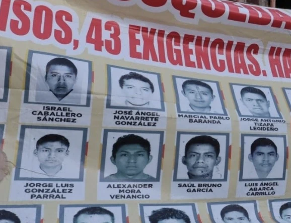 Es "extraño" que se hallaran restos óseos en una funeraria, dicen familiares de los 43 de Ayotzinapa