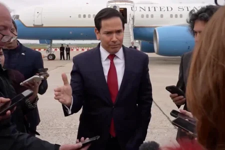Marco Rubio plantea cambio político en Cuba y prevé guerra breve en Irán, elevando tensiones internacionales y reacciones desde La Habana.