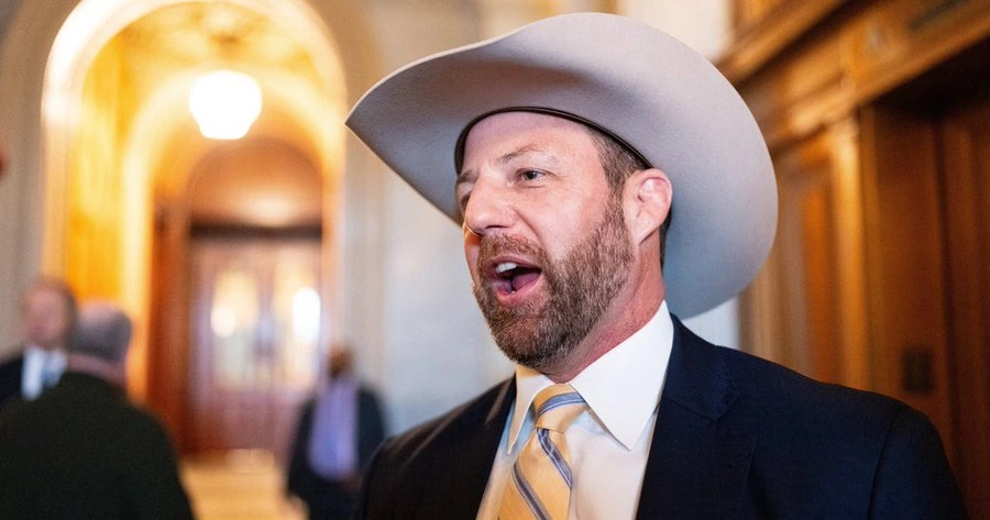 Llega Markwayne Mullin a Seguridad Nacional de EU, un duro antinmigrante que apoya el muro fronterizo con México