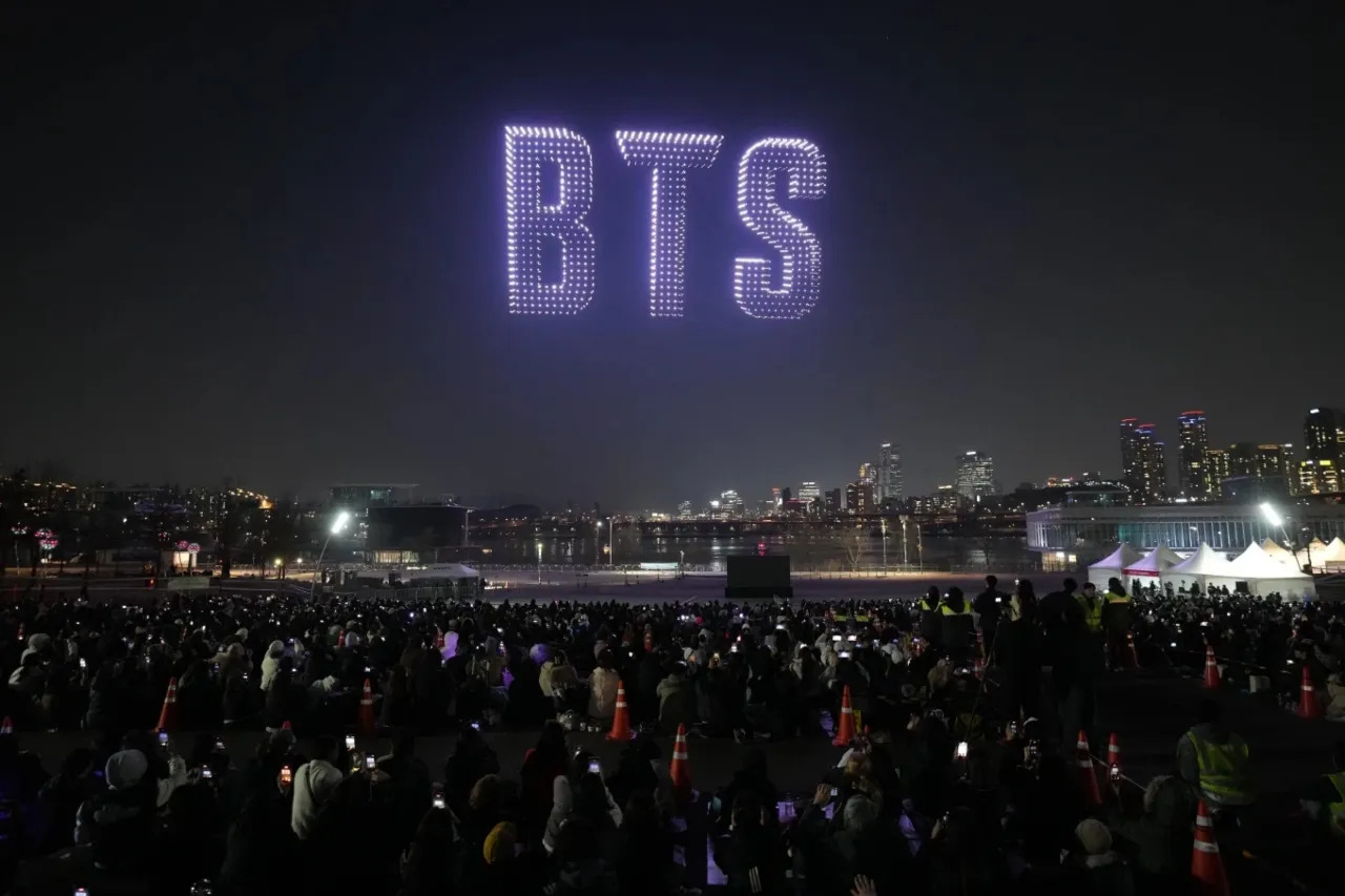 BTS regresa en concierto en Seúl, transmitido al mundo por streaming