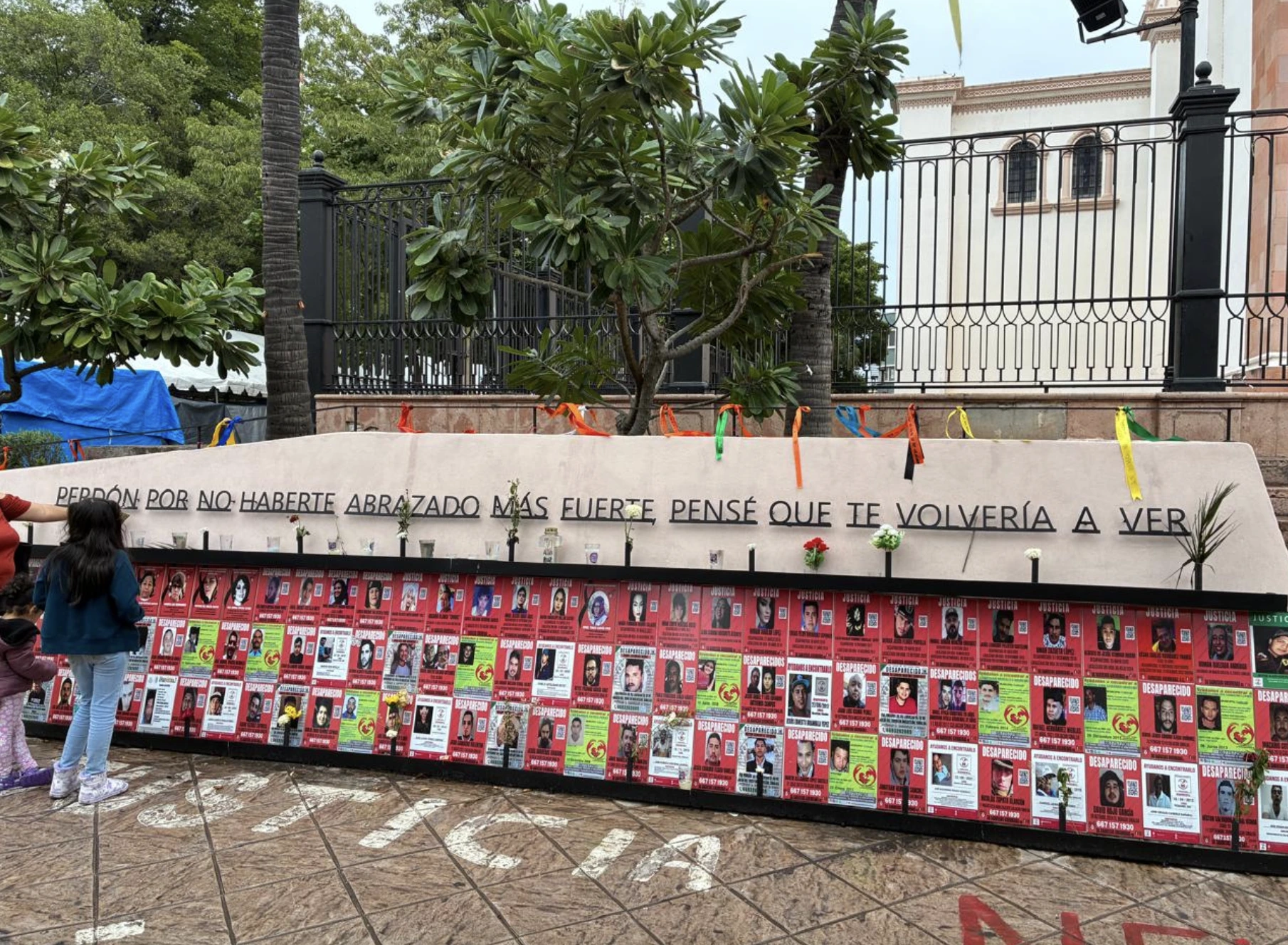 “Los están haciendo desaparecer otra vez”,  denuncian familiares de víctimas en  The Guardian