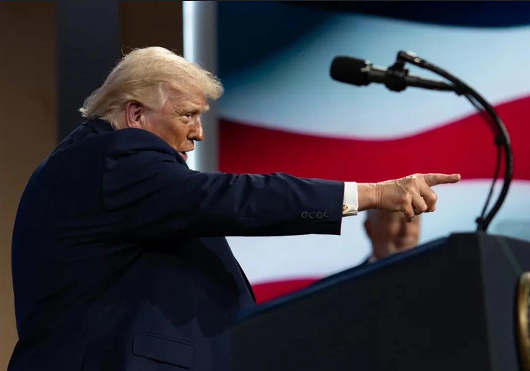 Trump amenaza con eliminar a cualquier buque que se acerque al estrecho de Ormuz