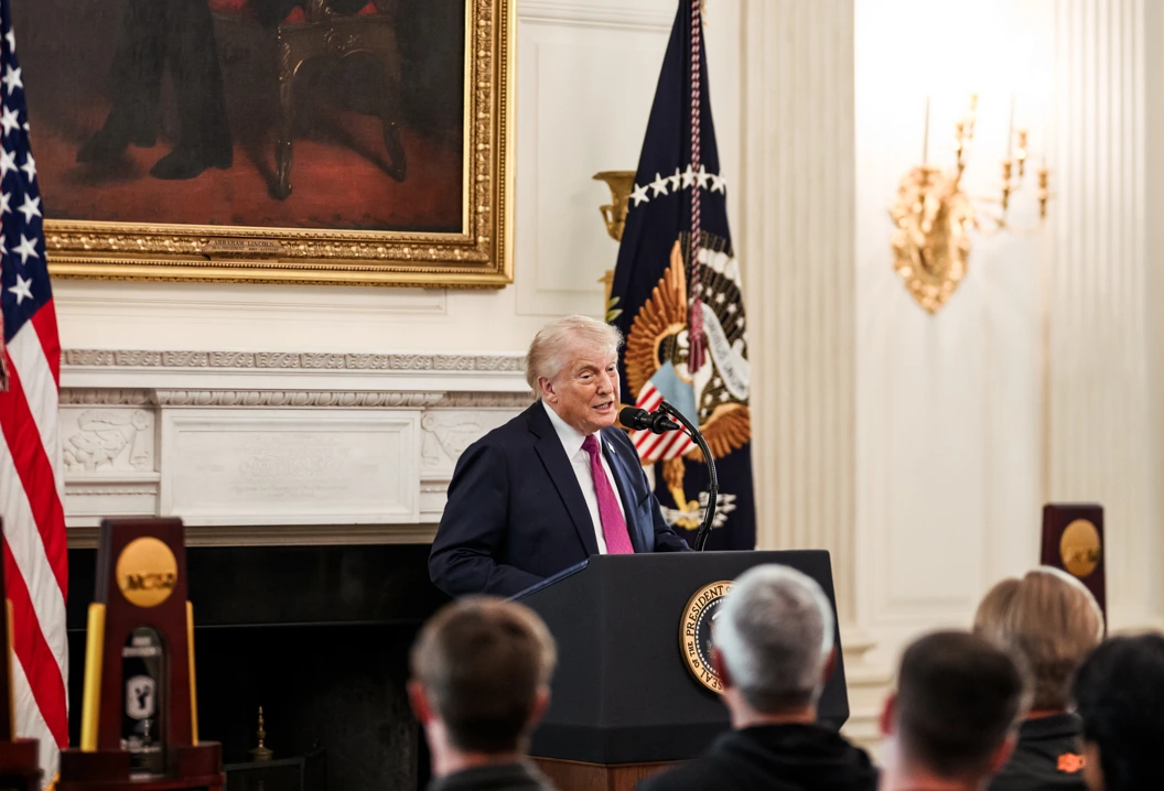 Trump abre la puerta a retomar negociaciones este viernes; Irán exige condiciones razonables