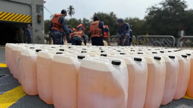 Semar decomisa seis mil litros de hidrocarburo destinados al abastecimiento de lanchas del crimen organizado