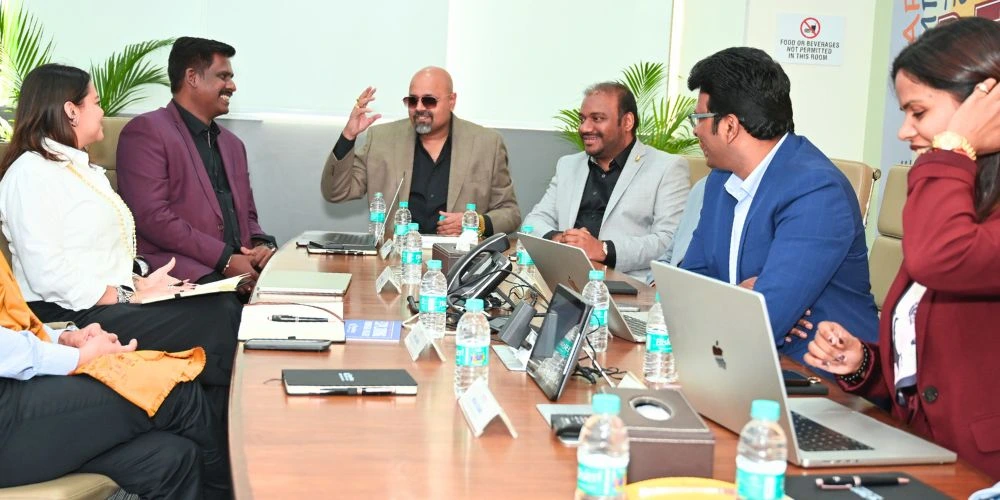 KogniVera inaugura laboratorio de IA en India y refuerza su estrategia en México