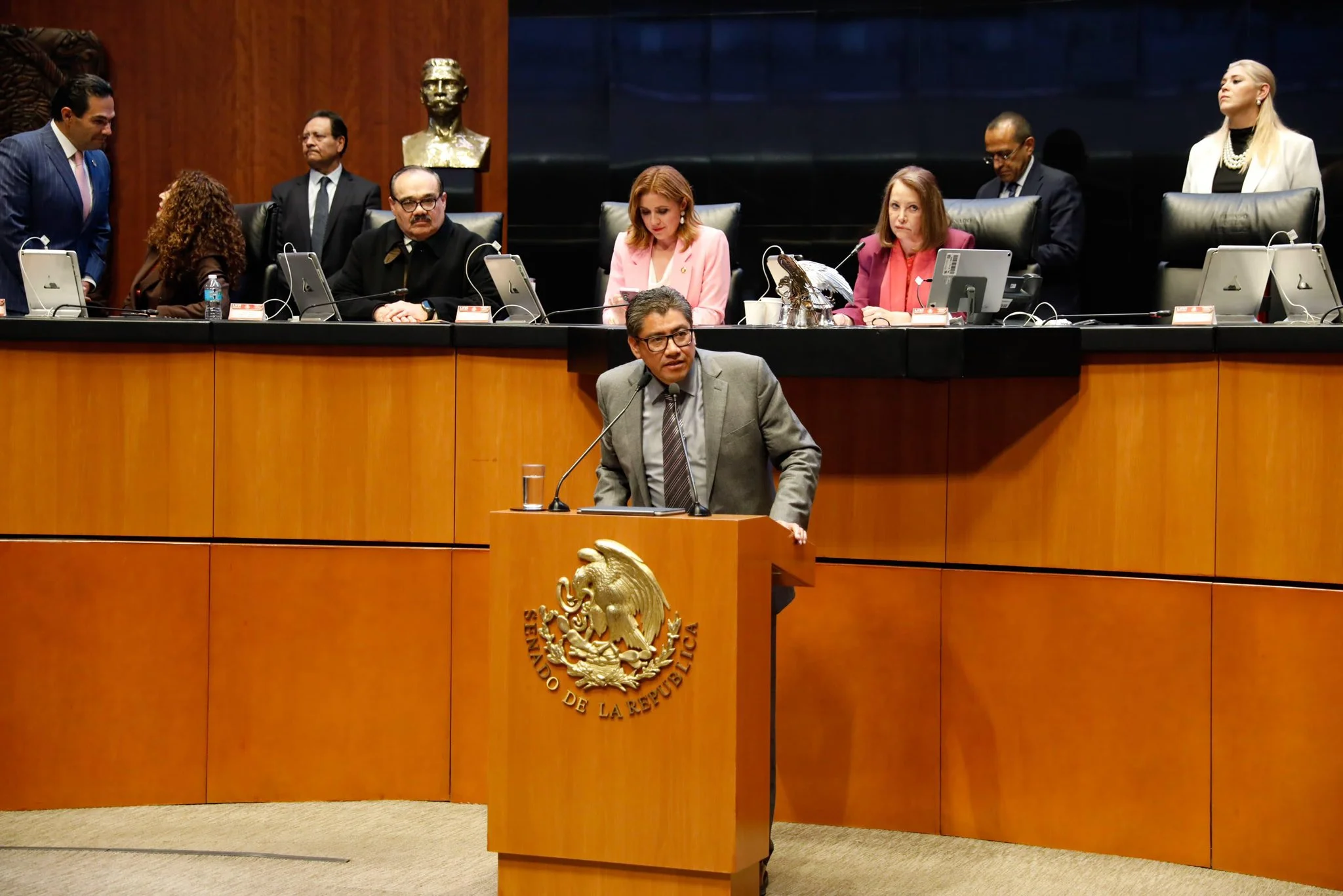 Candado al nepotismo sacude y divide a Morena