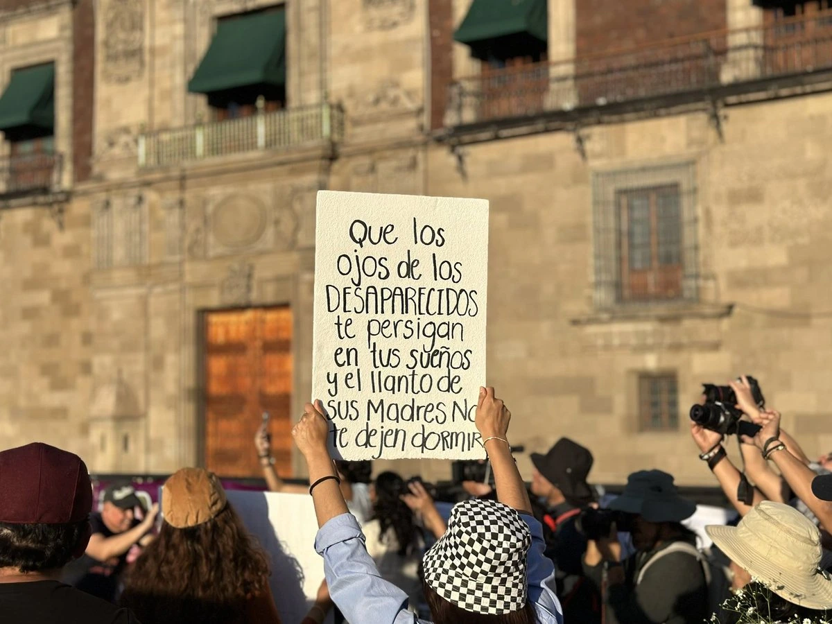 "Negar la realidad no borra los 132 mil desaparecidos", recriminan 18 organismos al gobierno de México