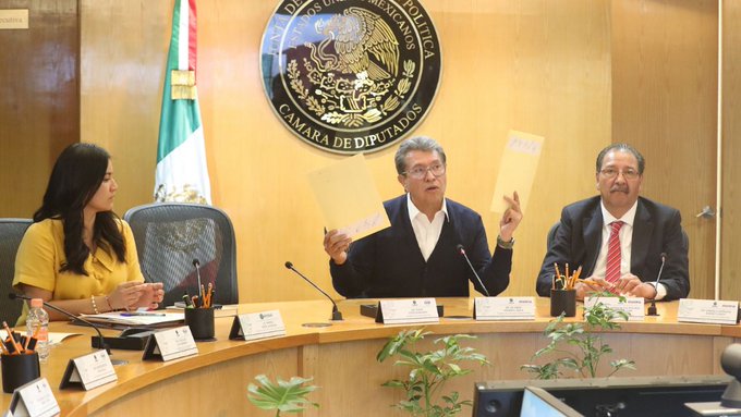 En las tres quintetas de finalistas para consejeros del INE, cuotas, cercanos y sin historial, señala oposición