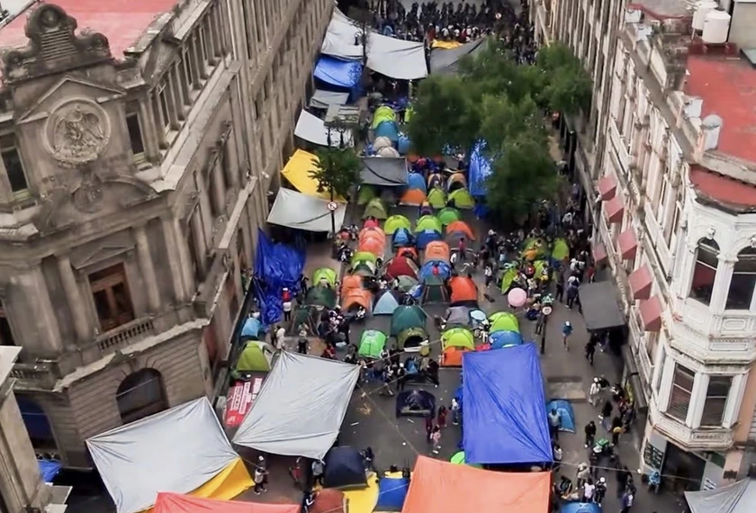 CNTE se reúne con Segob, SEP e ISSSTE tras choques con policías capitalinos