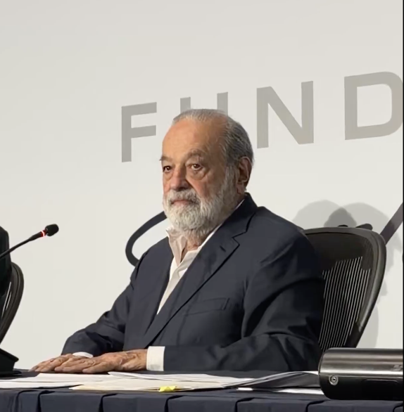 AMLO me prometió una televisora y no me cumplió, dice Slim y elogia a Sheinbaum