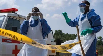 EU reforzó controles migratorios y sanitarios en aeropuertos tras el aumento de casos de ébola en África central y oriental.