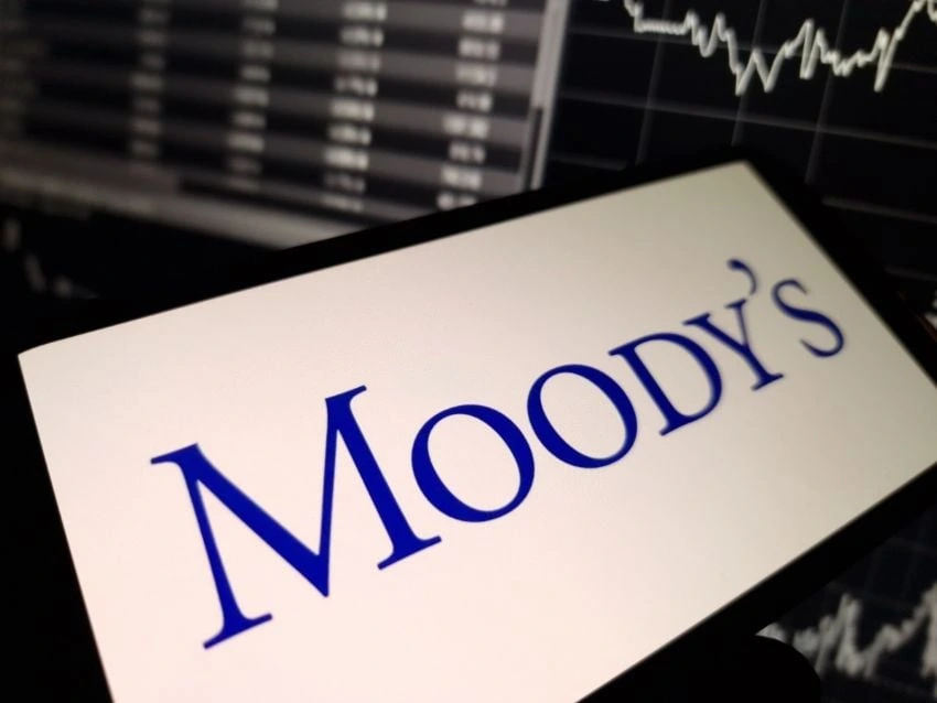 Moody’s también baja la calificación de CFE y de bancos mexicanos