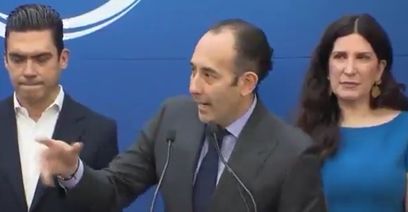 Citatorio a Campos, "un acto hostil que puede derivar en golpe de Estado", advierte Roberto Gil