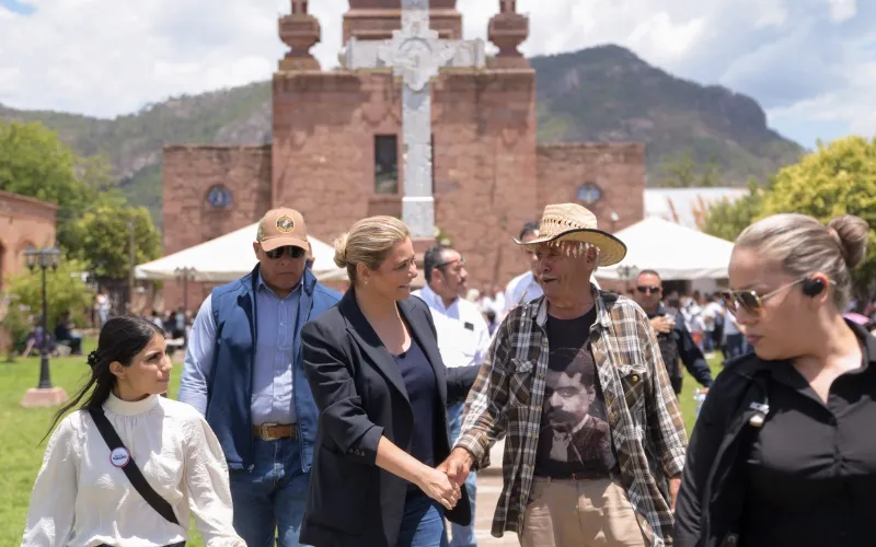 Maru Campos encabeza homenaje a víctimas de Cerocahui