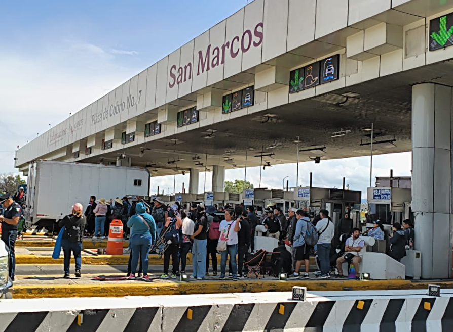 Maestros de la CNTE toman casetas estratégicas en los accesos a la CDMX