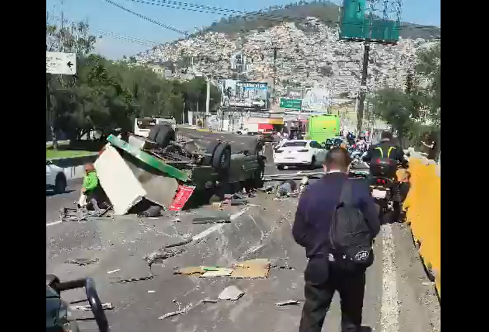 Accidente entre unidades de transporte público deja 15 heridos en la México-Pachuca