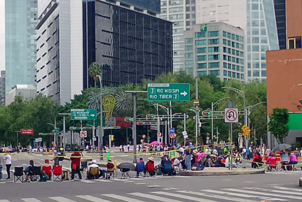 CNTE mantiene la presión y continúa con bloqueos en Paseo de la Reforma