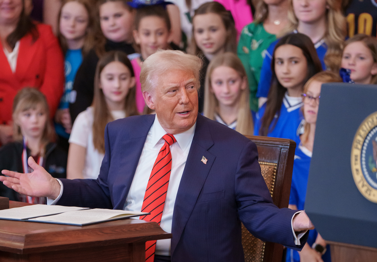 Revés para Trump: Corte Suprema mantiene la ciudadanía por nacimiento en EU