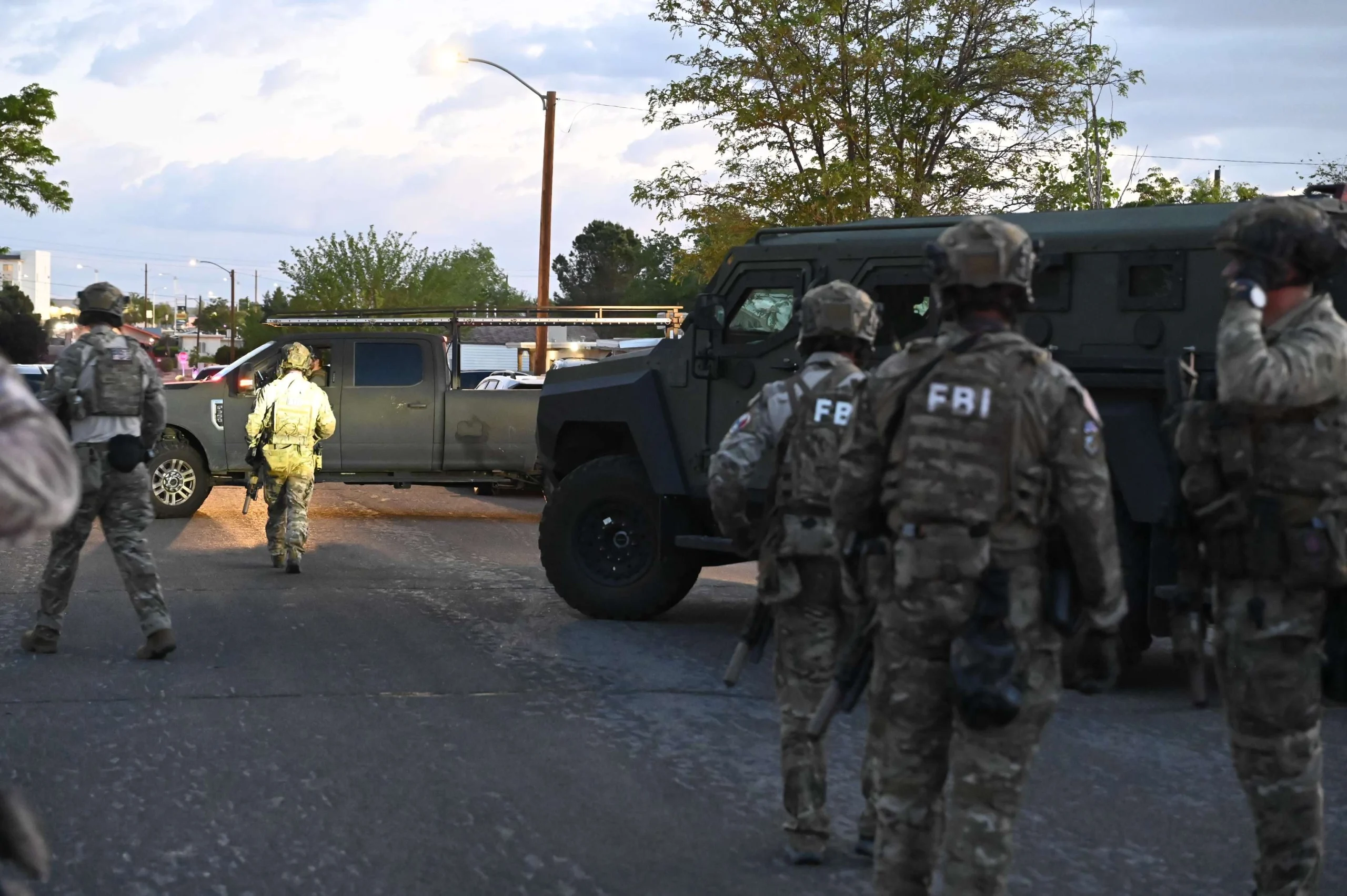 FBI abate a hombre atrincherado tras 15 horas de toma de rehenes en California