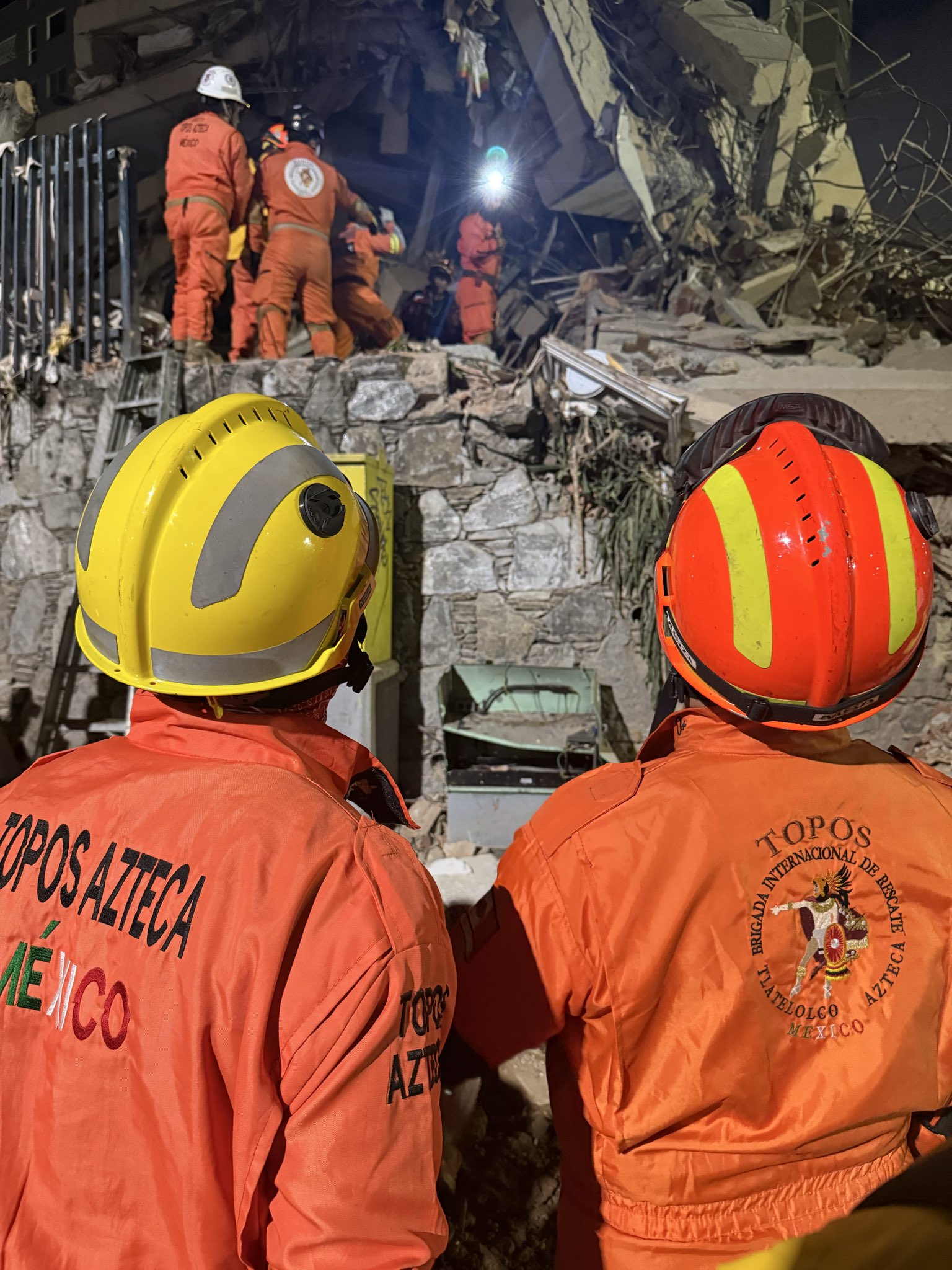Sube a 1,430 la cifra de muertos por los terremotos en Venezuela; miles de damnificados en albergues