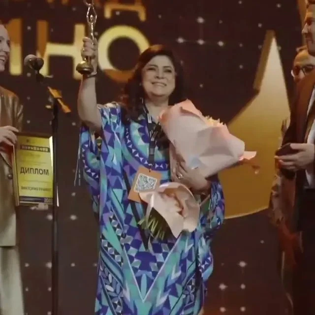 Victoria Ruffo recibe homenaje en Rusia