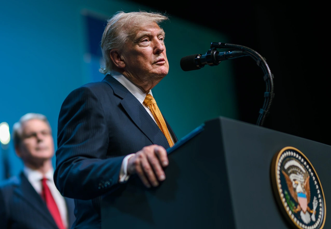 Trump da marcha atrás al arancel en Ormuz; apuesta por inversiones