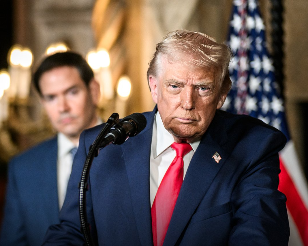 Trump respalda retenes de ICE: “no podemos renunciar” a los controles de tráfico