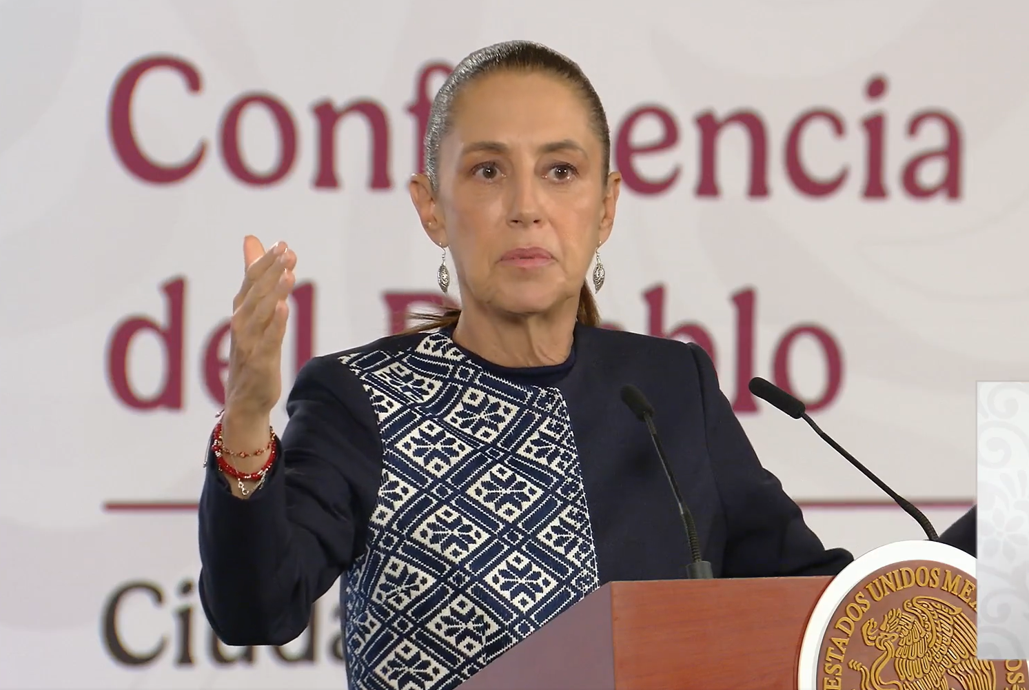 Bajo el argumento de proteger a las audiencias, gobierno presenta nuevos lineamientos para radio y televisión