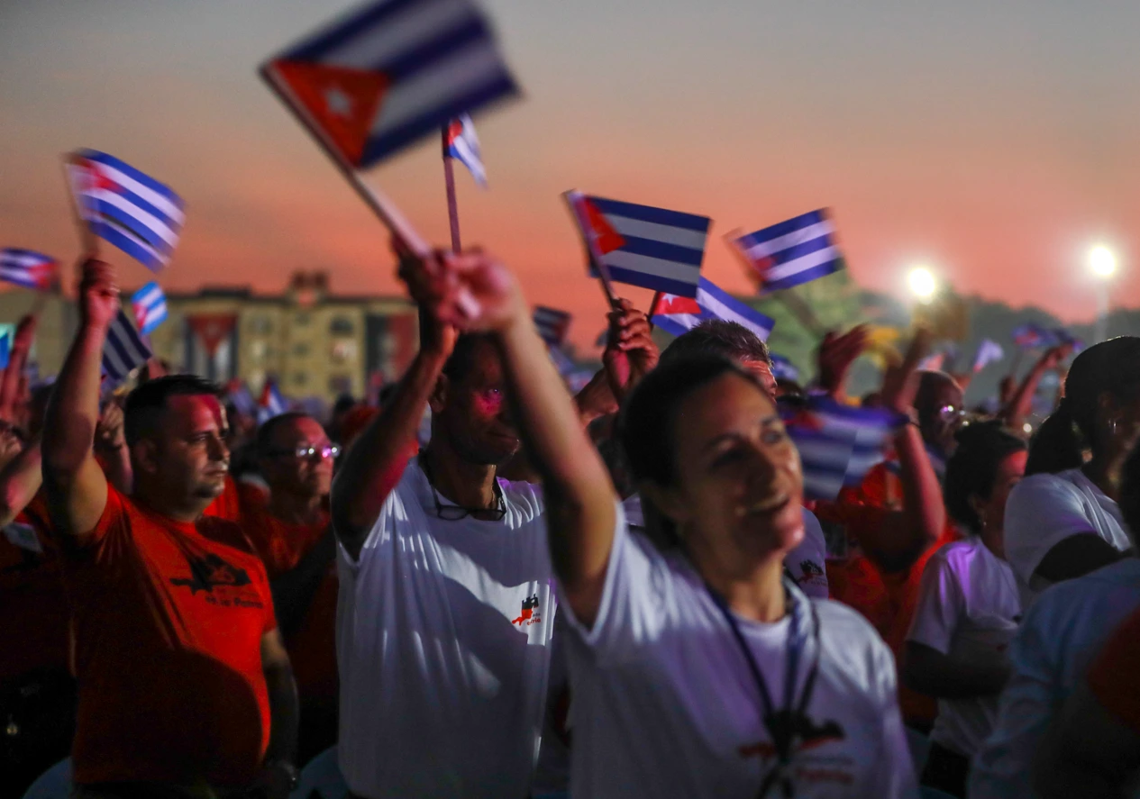 Cuba concreta 176 reformas que abren su economía al sector privado, pero mantiene al Estado como principal actor