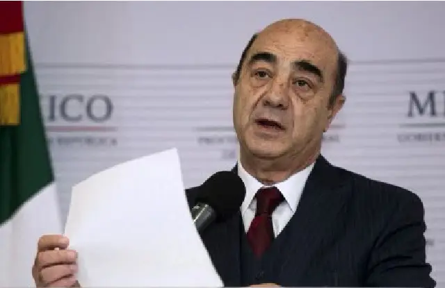 Murillo Karam, sin brazalete: juez relaja medidas en caso Ayotzinapa