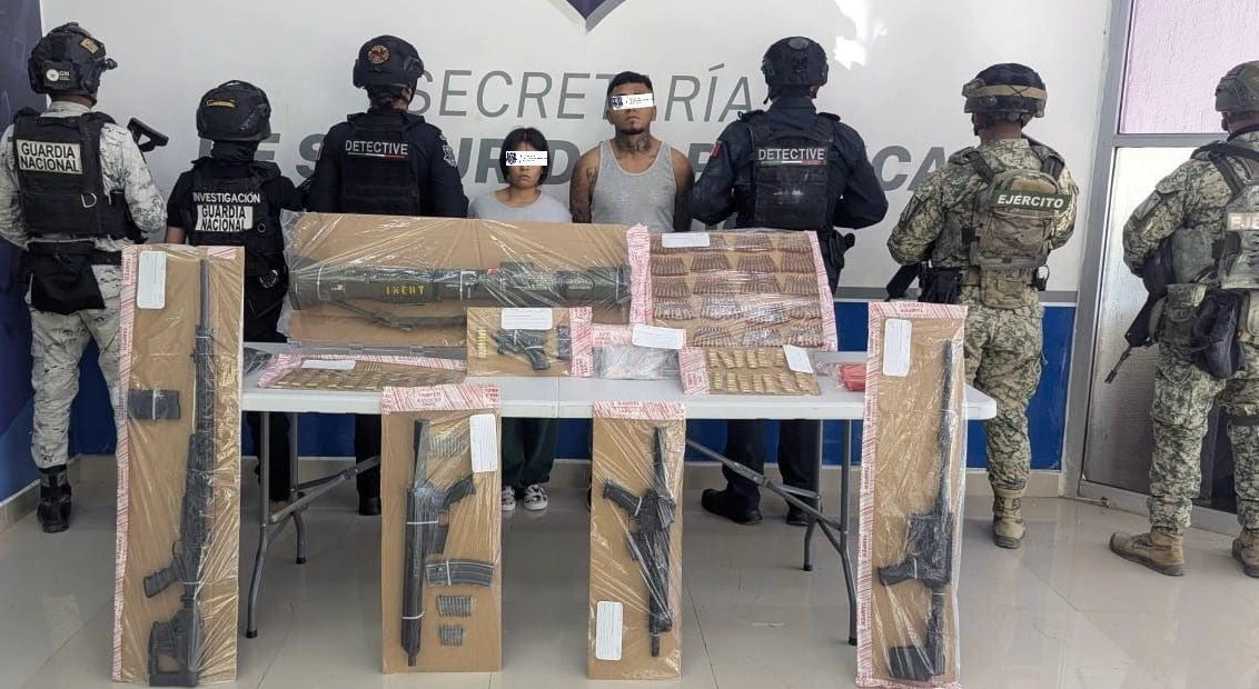 Capturan a pareja armada con lanzacohetes antitanque y cargamento de fentanilo en Ciudad Juárez