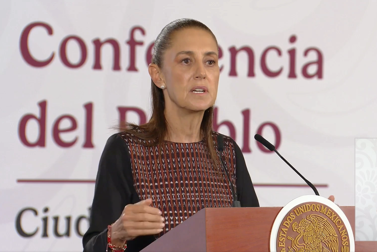 Sheinbaum minimiza impacto de “lista negra” en periodistas; insiste en que no hay censura