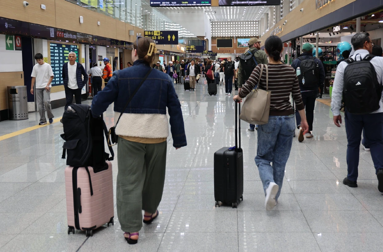 PRI impulsa reformas para proteger a pasajeros ante abusos de aerolíneas