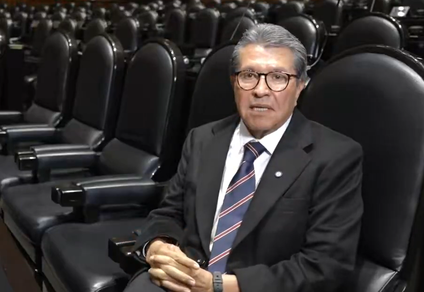 Monreal pide a Rocha Moya reconsiderar su regreso y pedir licencia de nuevo
