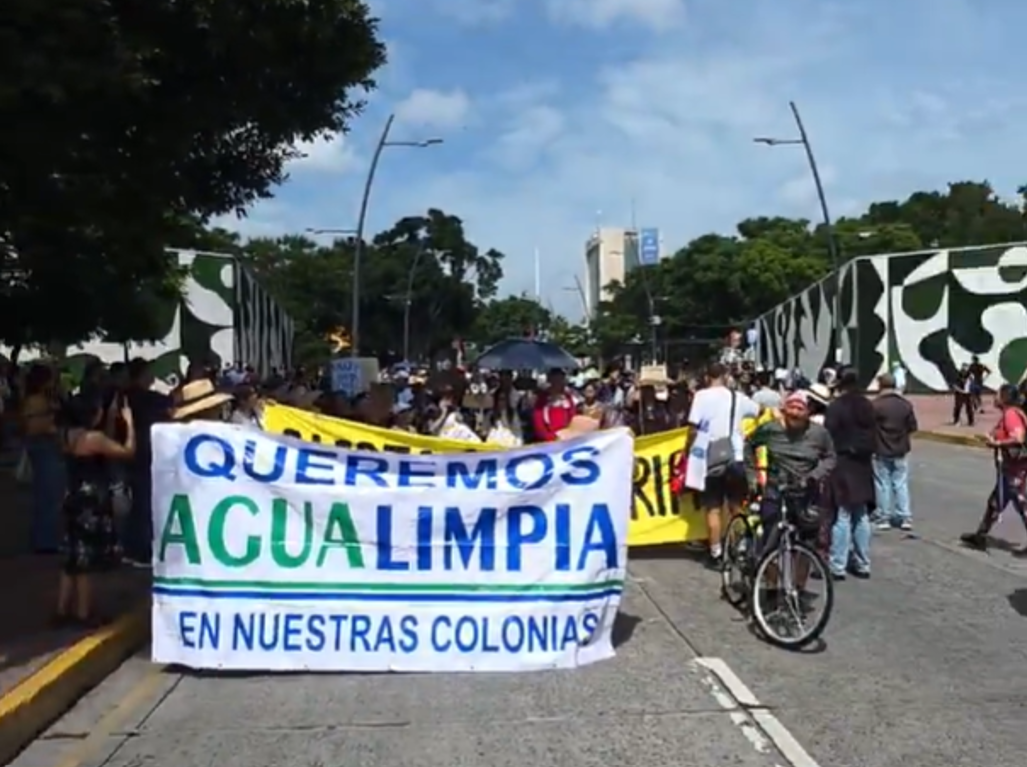 Guadalajara enfrenta crisis por agua contaminada con heces, metales y mal olor