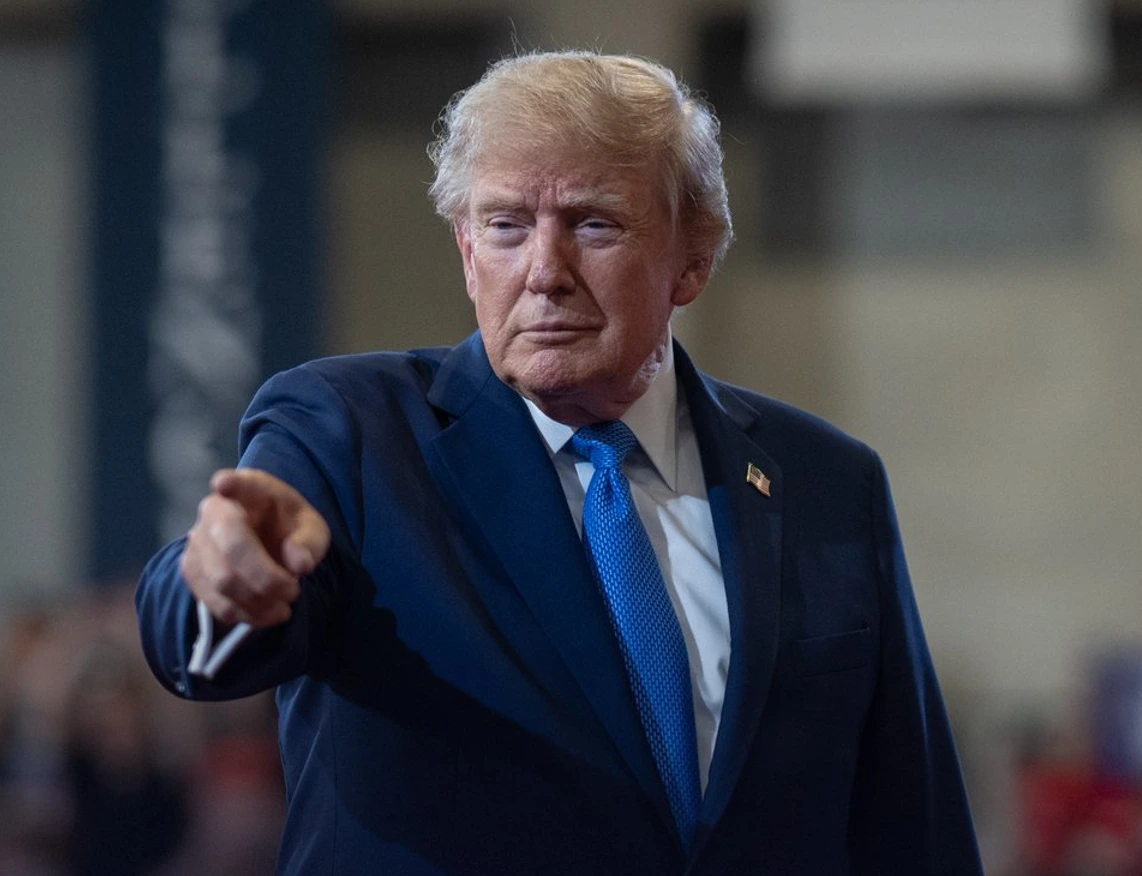 Trump anuncia aranceles de 50% a vehículos, autopartes y acero de Canadá